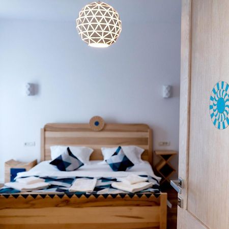 Conacul Olarilor Bed and Breakfast Baia de Fier Exteriör bild