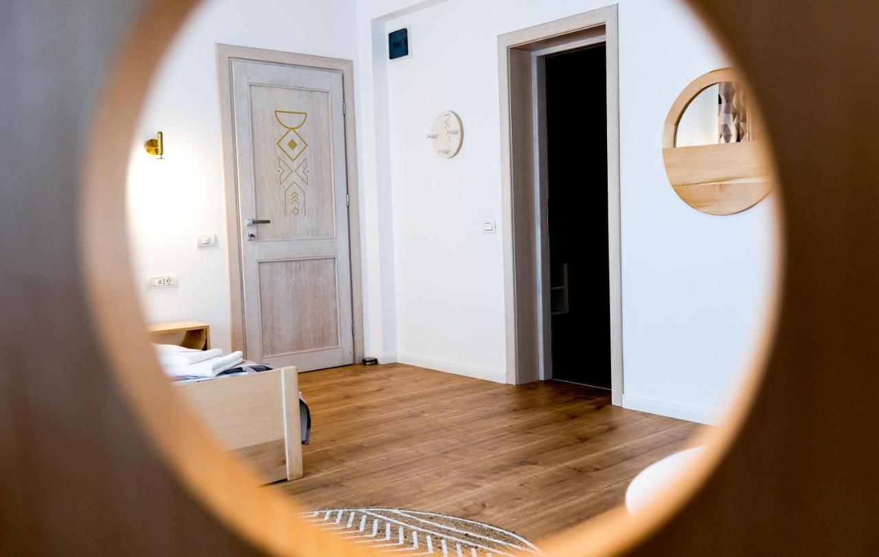 Conacul Olarilor Bed and Breakfast Baia de Fier Exteriör bild