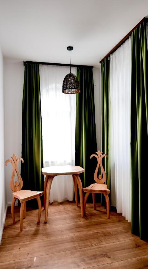 Conacul Olarilor Bed and Breakfast Baia de Fier Exteriör bild