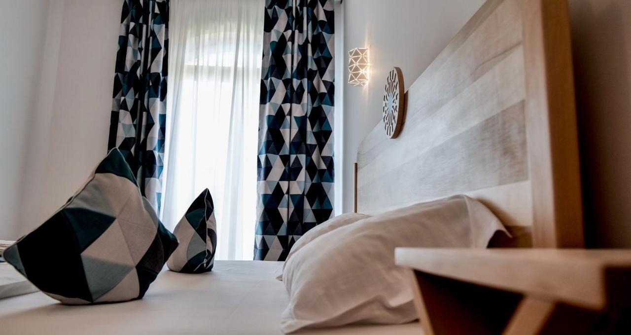 Conacul Olarilor Bed and Breakfast Baia de Fier Exteriör bild