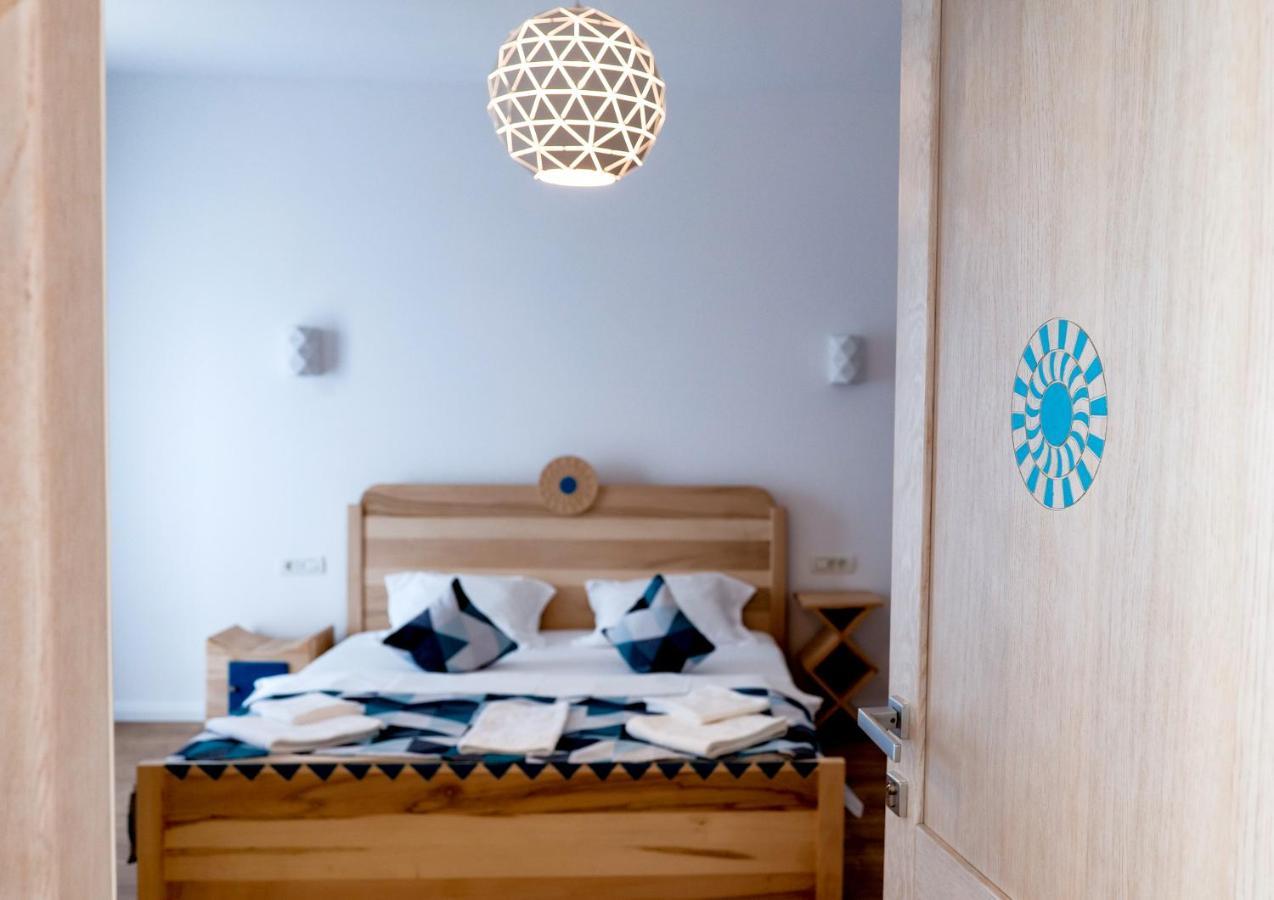 Conacul Olarilor Bed and Breakfast Baia de Fier Exteriör bild