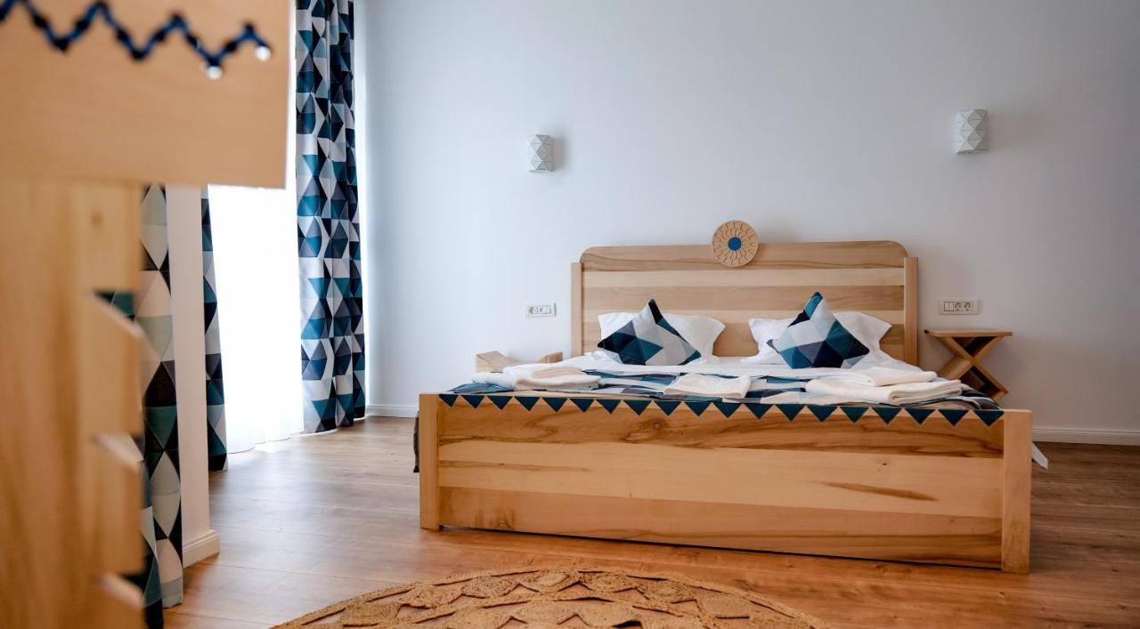 Conacul Olarilor Bed and Breakfast Baia de Fier Exteriör bild