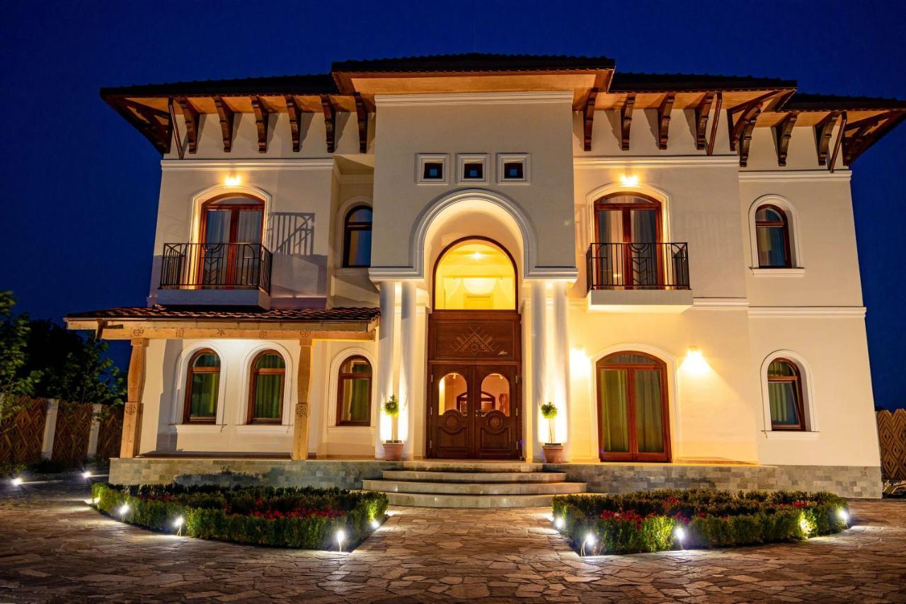 Conacul Olarilor Bed and Breakfast Baia de Fier Exteriör bild