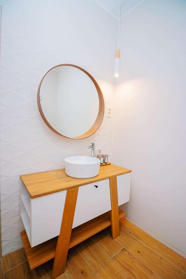 Conacul Olarilor Bed and Breakfast Baia de Fier Exteriör bild